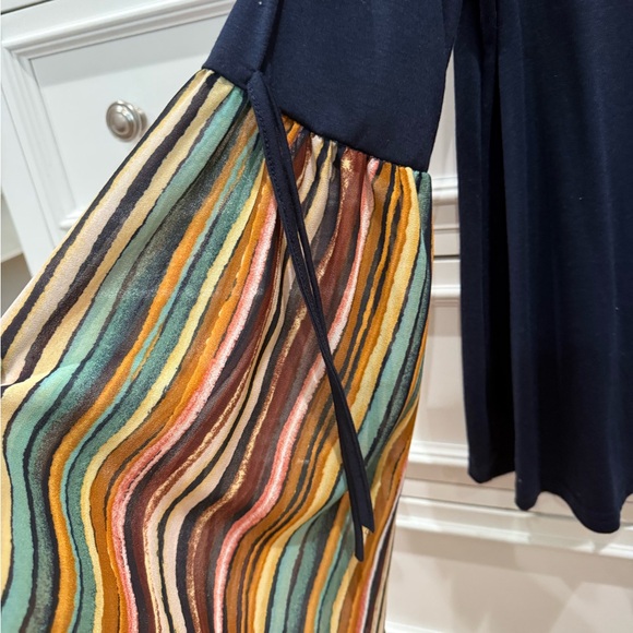 Striped Sleeve Navy‎ Top - Picture 3 of 4